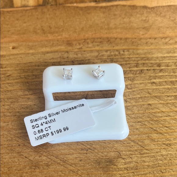 Silver 925 Moissanite Stud Earrings - Picture 3 of 5